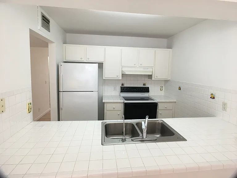 5852 Albert Rd — Photo 2