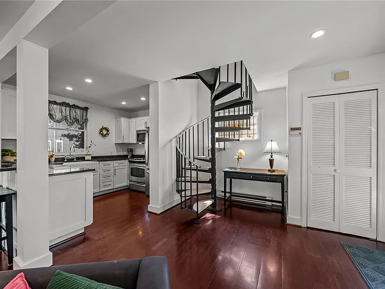 2 Lasalle Pl — Photo 10