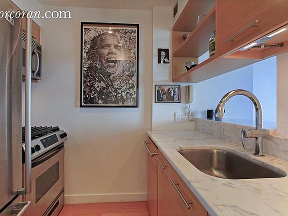 3rd image of 100 W 39th St #41I
