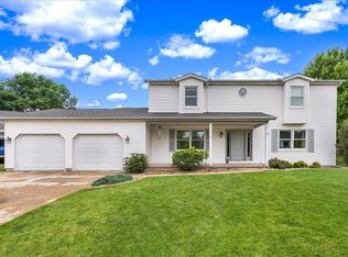 6 Cove Pointe Ct, Bloomington, IL