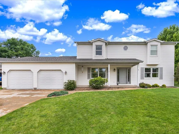 6 Cove Pointe Ct, Bloomington, IL 61704