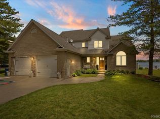 2668 Silverside Rd, Waterford, MI 48328