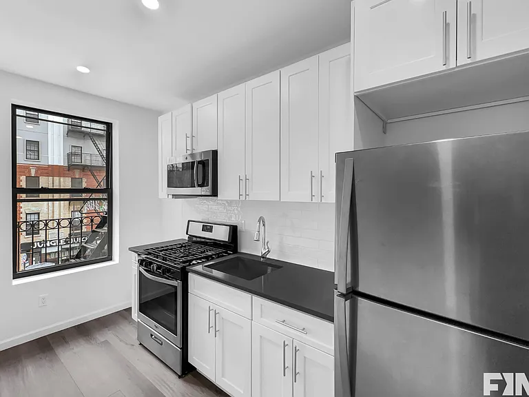 195 Lenox Rd #4B — Photo 3