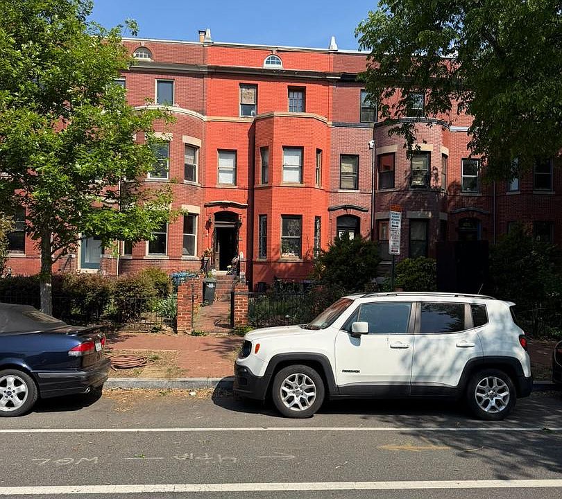 1st image of 318 Maryland Ave NE