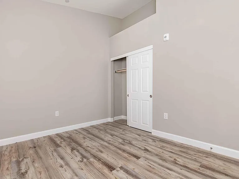 4401 Central Ave — Photo 50