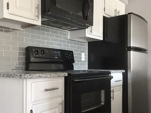 3rd image of 5400 N Lamar Blvd