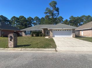 9676 Parker Lake Cir, Navarre, FL 32566
