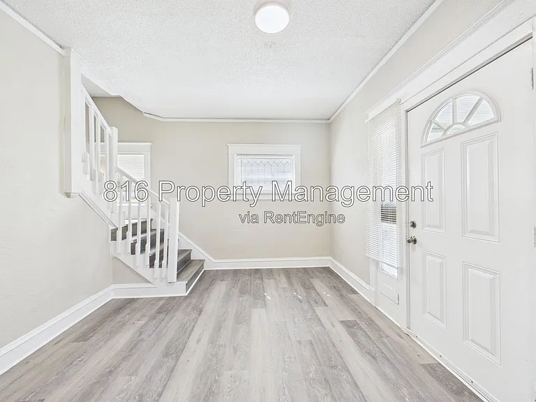 3205 E 31st St — Photo 2