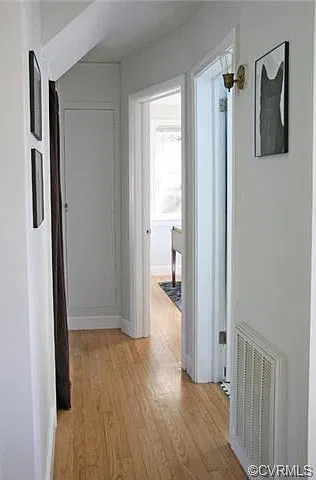 4 bed, 1.5 bath, 1296 sqft, $2,200 — Photo 2
