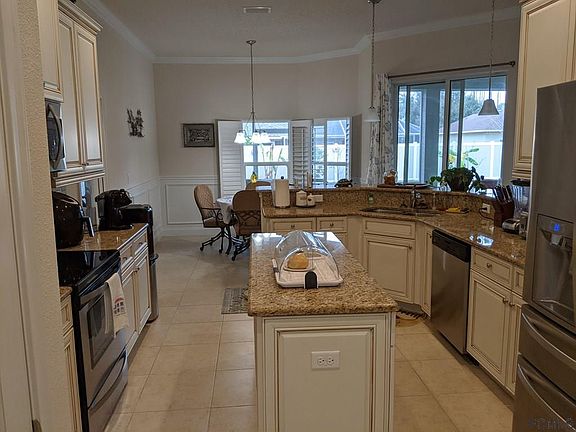 3rd image of 18 Essington Ln