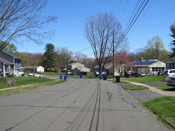 4th image of 83 Bradley St
