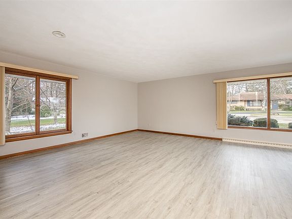 3rd image of 1726 Duncan Ave