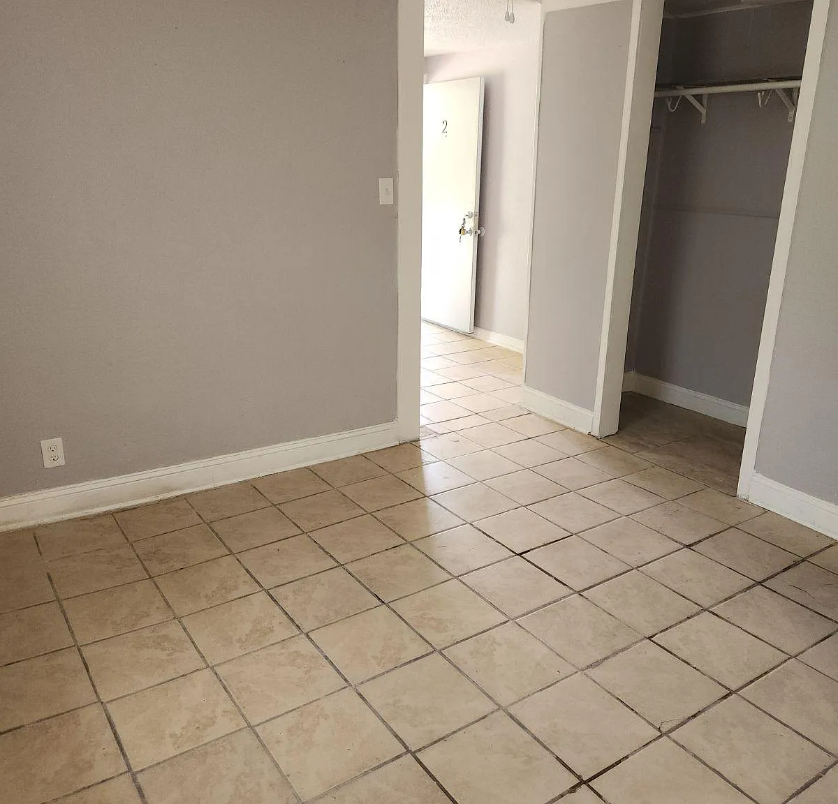 1415 Brady St — Photo 2