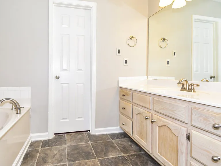 5885 Southridge Dr — Photo 8