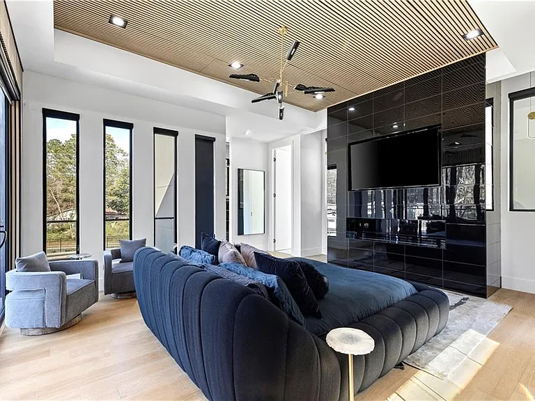 3600 Lower Roswell Rd — Photo 44