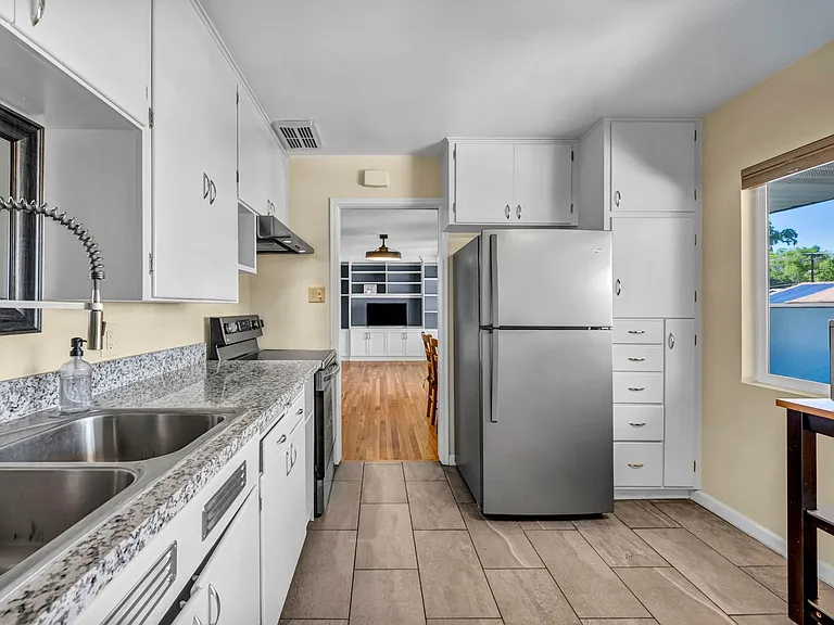 620 Belgrave Ave — Photo 5