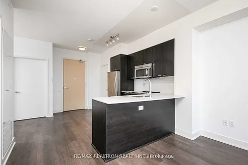 30 Roehampton Ave #1606 Photo 1