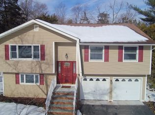 22 Rolling Rd, Somerset, NJ 08873