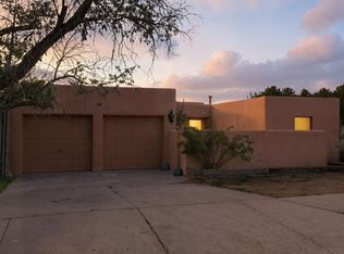 2254 Calle Cacique, Santa Fe, NM 87505