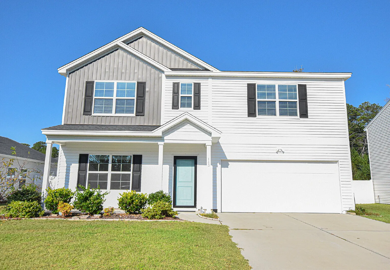 5 bed, 2.5 bath, 2522 sqft, $2,300 — Photo 1