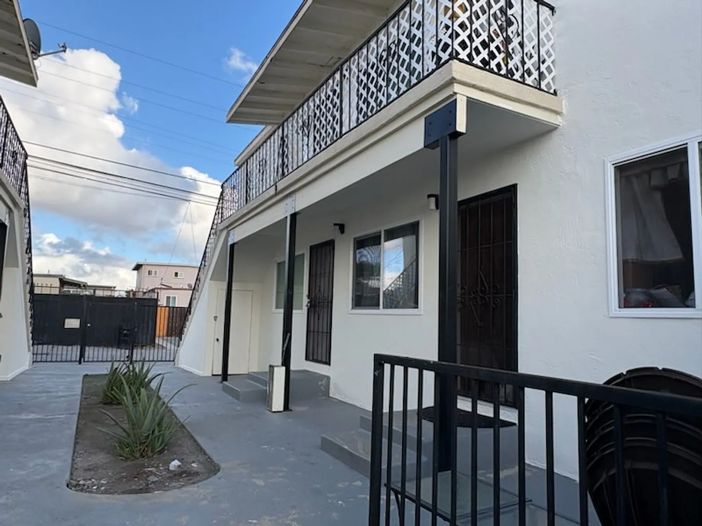 2545 Fairmount Ave — Photo 2