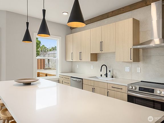 5th image of 2302 E Pike Street