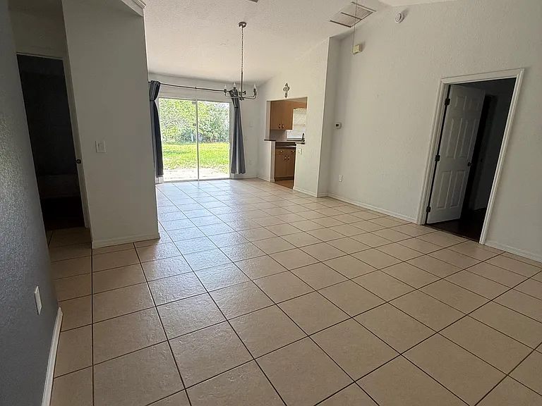 336 Marion Oaks Ln — Photo 2