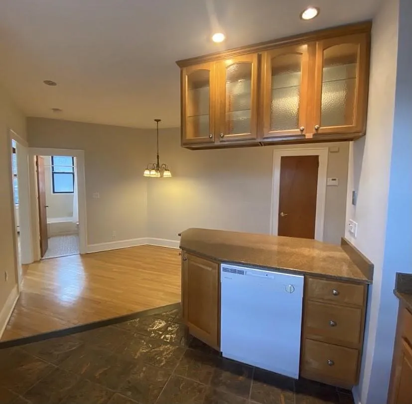 553 Undercliff Ave — Photo 1