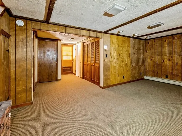 1775 Summit St — Photo 11