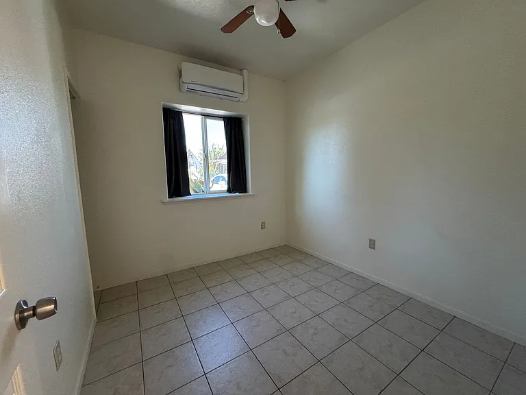 1382 Estates Dr — Photo 5