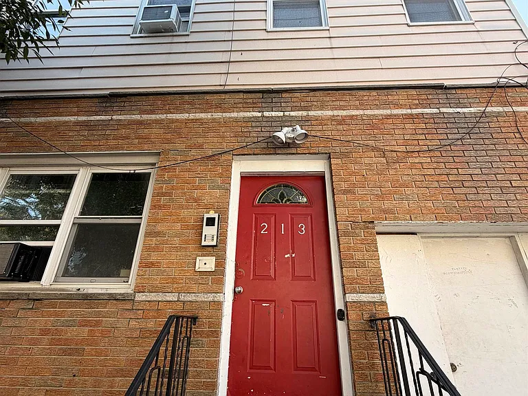 213 Webster Ave #2R — Photo 7
