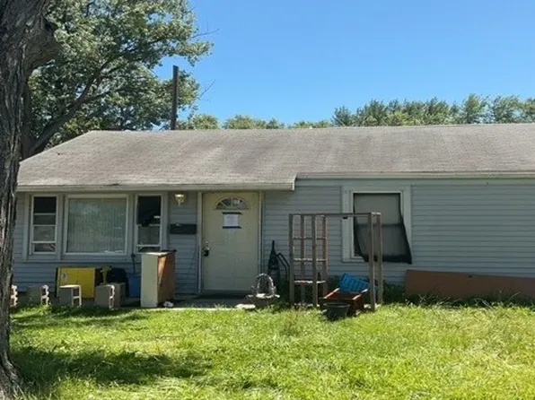 743 N Indiana St, Griffith, IN 46319