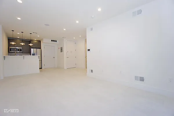 Rented by Citi Habitats | media 17