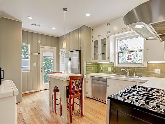 5th image of 1911 W McKinney St