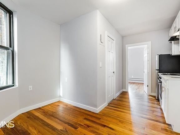 3rd image of 338 W 49th St #5RE1