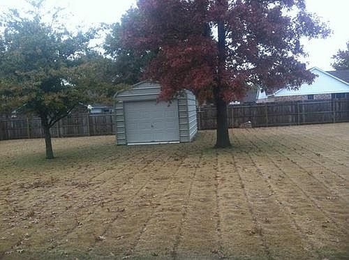3rd image of 105 E Cheryl St