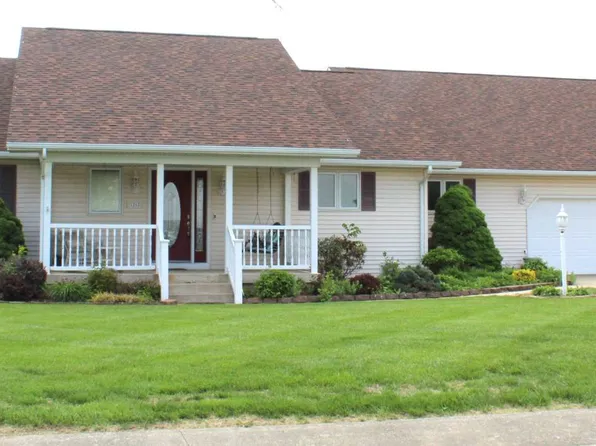 26 Eastland Ct, Carlinville, IL 62626