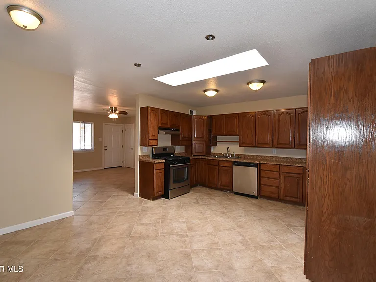 807 Poplar St — Photo 11