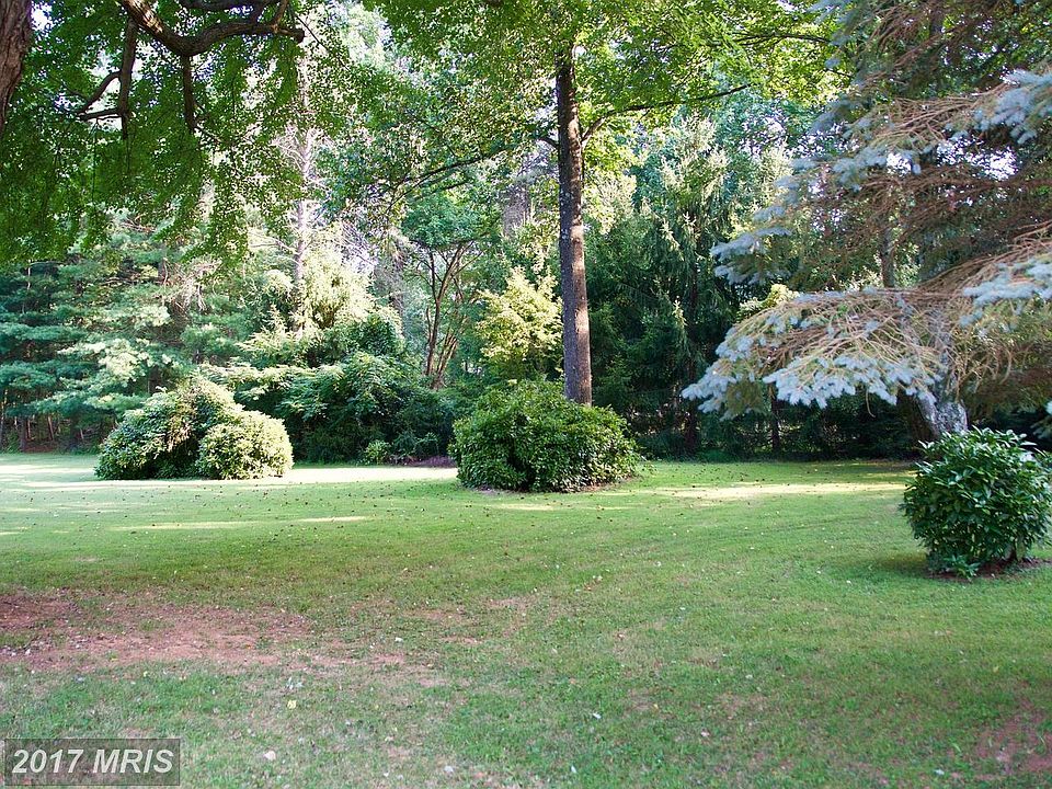 2nd image of 7011 Wood Ct