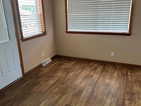 2nd image of 109 Brooks St