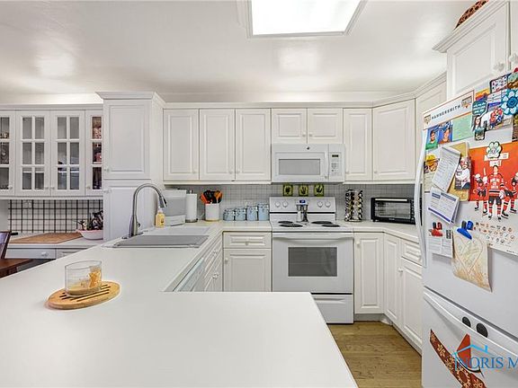 5th image of 904 Lambert Dr