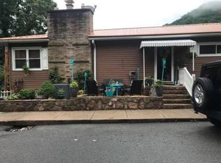 325 Highland Ave, Mullens, WV 25882