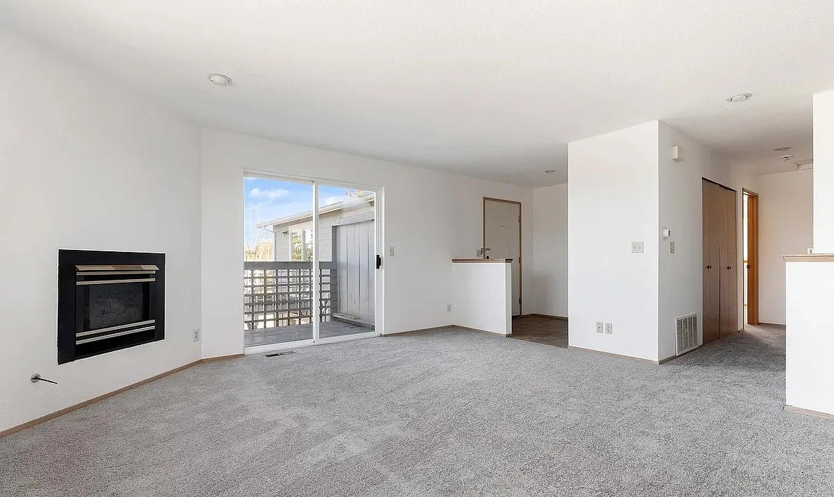 Entry, Living room - 4010 L Ave #B