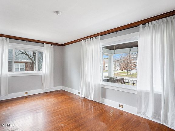 2nd image of 940 Franklin Ave
