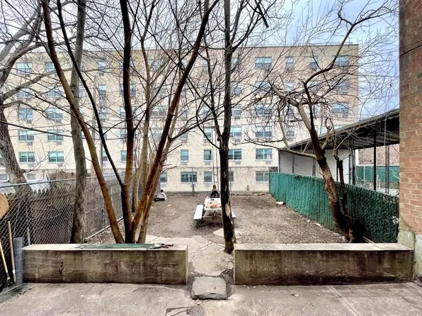 122 Linden Street image 1 of 10