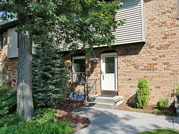 2nd image of 2537 Chatham Woods Dr SE