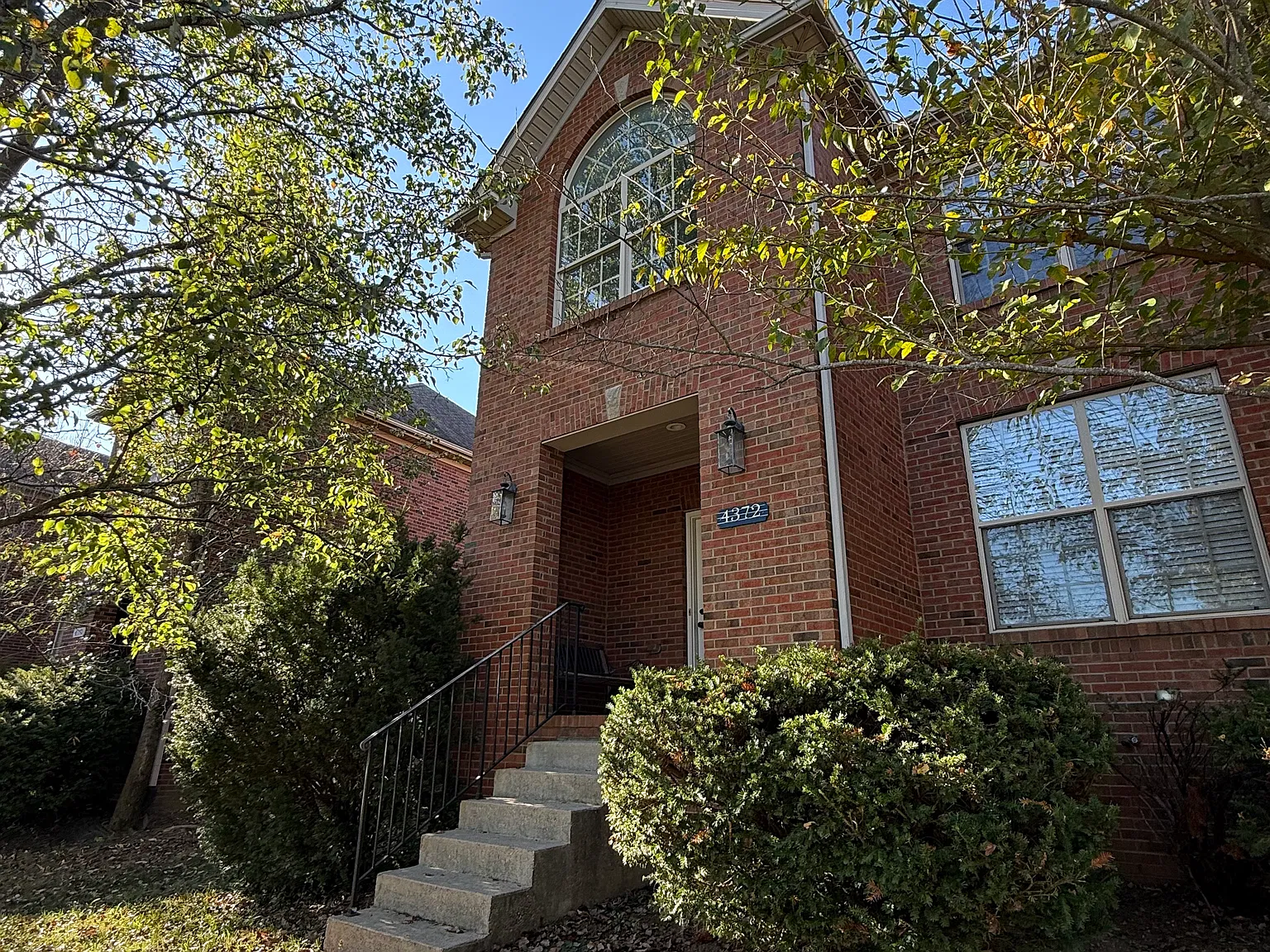 3 bed, 2.5 bath, 1600 sqft, $2,200 — Photo 1