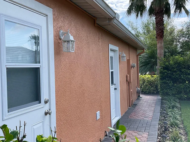 English Lake Dr — Photo 4