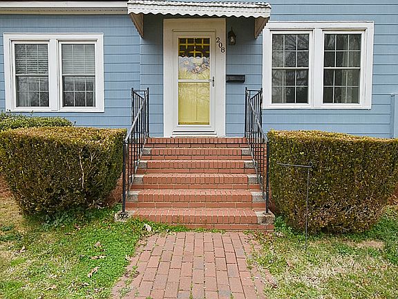 2nd image of 208 Park Dr