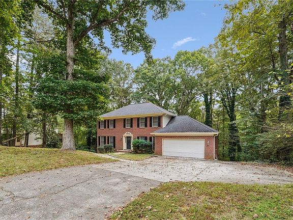3rd image of 3732 Hollow Tree Ln SW